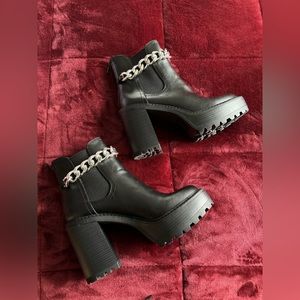 Madden Girl Kamora Platform Chelsea Boots